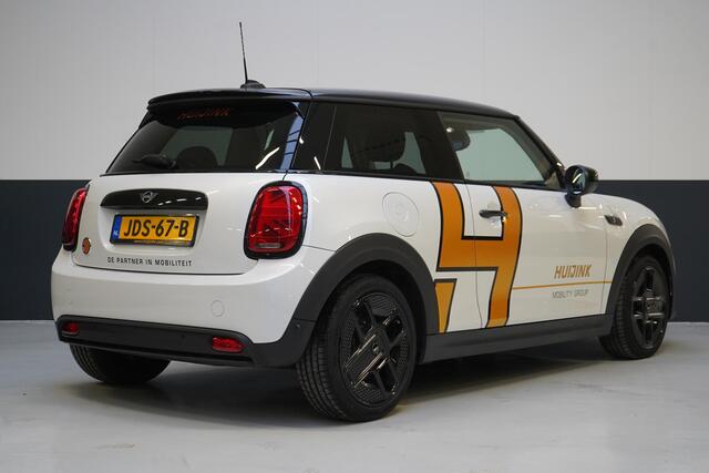 Mini Electric Mini Classic 33 kWh | Zwart optiek | Navigatie | Stoelverwarming | Privacy Glass