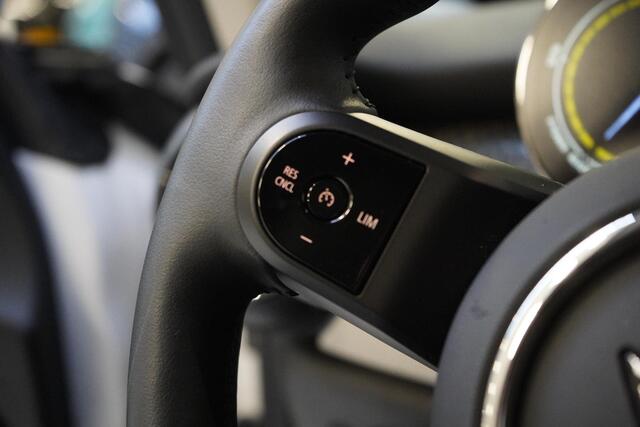 Mini Electric Mini Classic 33 kWh | Zwart optiek | Navigatie | Stoelverwarming | Privacy Glass