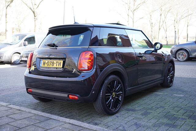 Mini Electric Mini Business Edition 33 kWh / Kanteldak / Stoelverwarming / Adaptief Cruisecontrol.