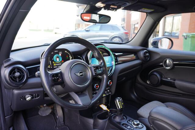 Mini Electric Mini Business Edition 33 kWh / Kanteldak / Stoelverwarming / Adaptief Cruisecontrol.