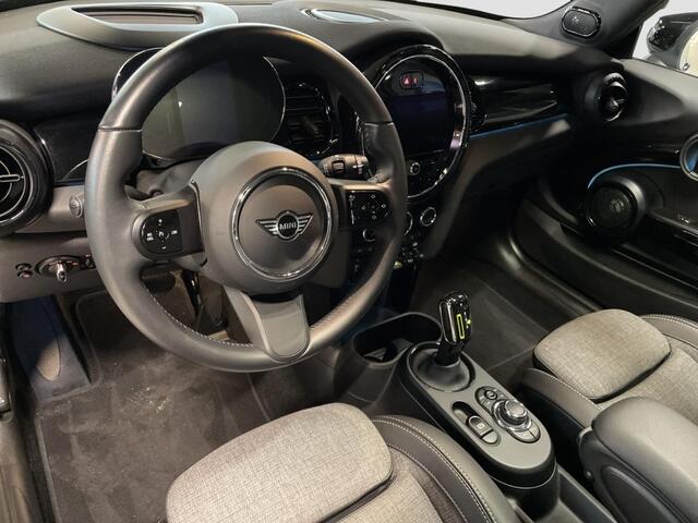 Mini Electric Cooper SE Classic Head-Up Harman/Kardon Panoramadak Leder Sportstoel Neem contact op en we maken een afspraak!