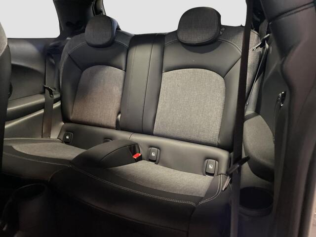 Mini Electric Cooper SE Classic Head-Up Harman/Kardon Panoramadak Leder Sportstoel Neem contact op en we maken een afspraak!