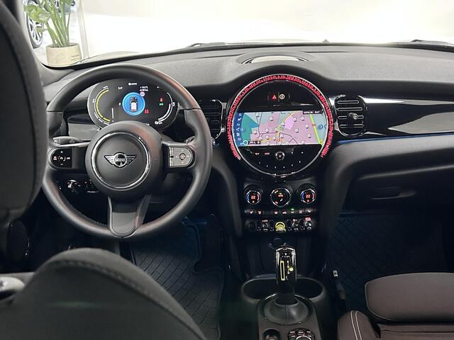 Mini Electric Mini Essential 33 kWh NAVIGATIE | PARKEERSENSOREN | CLIMATE CONTROL | LICHTMETALEN VELGEN