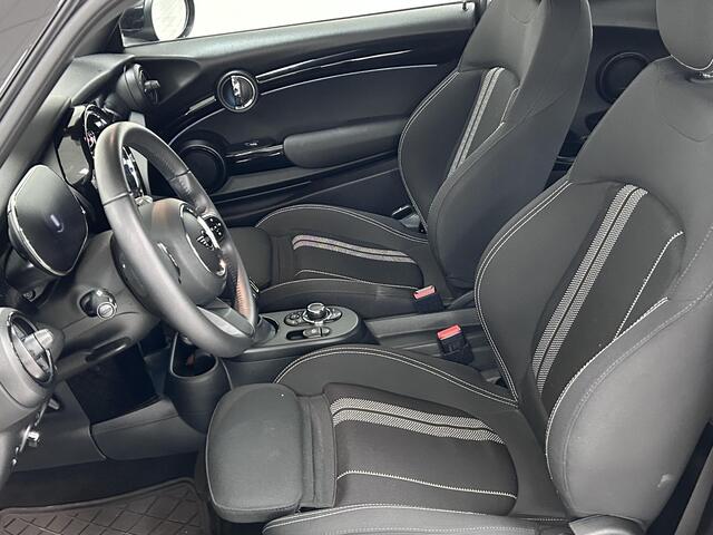 Mini Electric Mini Essential 33 kWh NAVIGATIE | PARKEERSENSOREN | CLIMATE CONTROL | LICHTMETALEN VELGEN