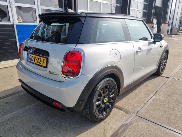 Mini Electric Mini MINI Yours 33 kWh NAVI / CAMERA / CRUISE / PDC / STOELVERWARMING