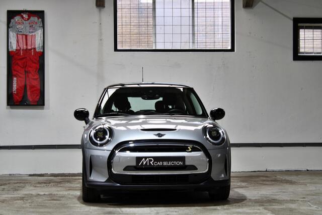 Mini Electric Mini Essential 33 kWh | Navigatie | LED | Stoelverwarming | Apple Carplay | Parkeersensoren | BTW |
