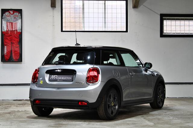 Mini Electric Mini Essential 33 kWh | Navigatie | LED | Stoelverwarming | Apple Carplay | Parkeersensoren | BTW |