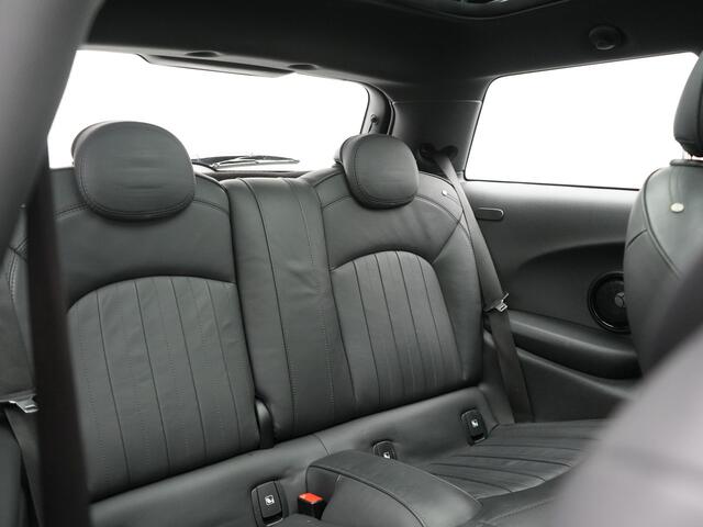 Mini Electric Mini Yours 33 kWh 184pk | Panodak | Head Up | Harman / Kardon | Camera | Lederen Sportstoelen Verwarmd | Keyless | Apple Carplay | Cruise Control | LED Koplampen | Virtual | Navigatie | DAB |