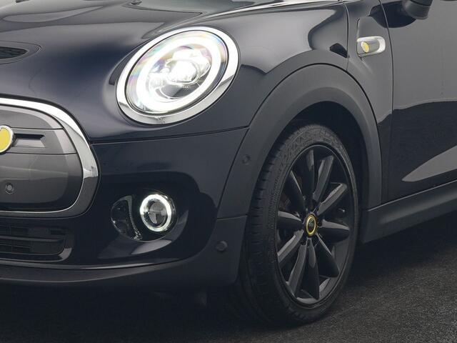 Mini Electric Mini Yours 33 kWh 184pk | Panodak | Head Up | Harman / Kardon | Camera | Lederen Sportstoelen Verwarmd | Keyless | Apple Carplay | Cruise Control | LED Koplampen | Virtual | Navigatie | DAB |