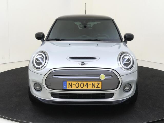 Mini Electric Mini Essential 33 kWh | airco automatisch | cruise control | LED koplampen | lederen/stof bekleding | lichtmetalen velgen 17"| navigatiesysteem full map |