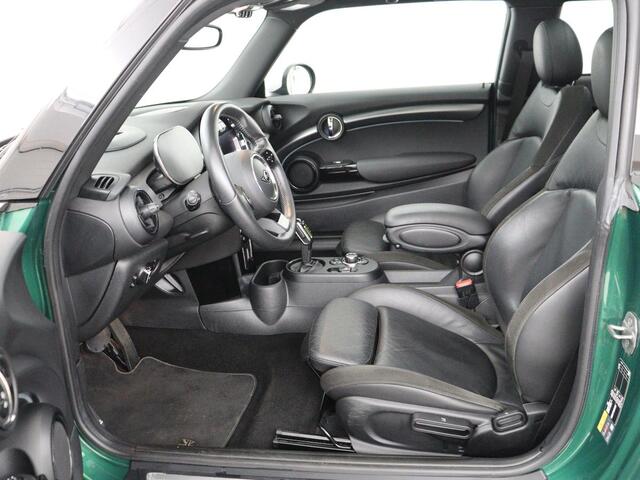 Mini Electric Mini Yours 33kWh | SOH 100% | Panoramadak | Leder | Stoelverwarming | Camera | Warmtepomp | Keyless | Head-Up | Carplay | Navigatie | Full LED | Park Assist