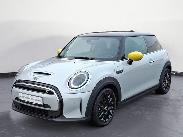Mini Electric E COOPER SE 33 kWh ** LED, NAVI+, HALF/LEDER, PRIVACY GLAS, CAMERA ** 1e EIG - Slechts 12.280km. ** ** INFORMEER OOK NAAR ONZE AANTREKKELIJKE FINANCIAL-LEASE TARIEVEN **