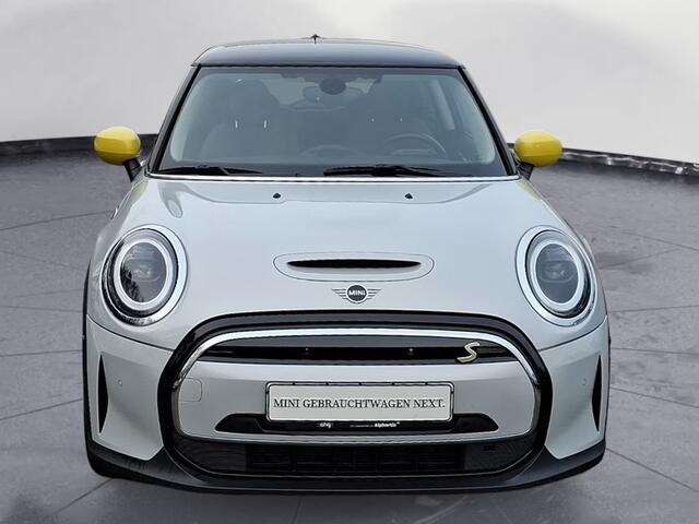 Mini Electric E COOPER SE 33 kWh ** LED, NAVI+, HALF/LEDER, PRIVACY GLAS, CAMERA ** 1e EIG - Slechts 12.280km. ** ** INFORMEER OOK NAAR ONZE AANTREKKELIJKE FINANCIAL-LEASE TARIEVEN **