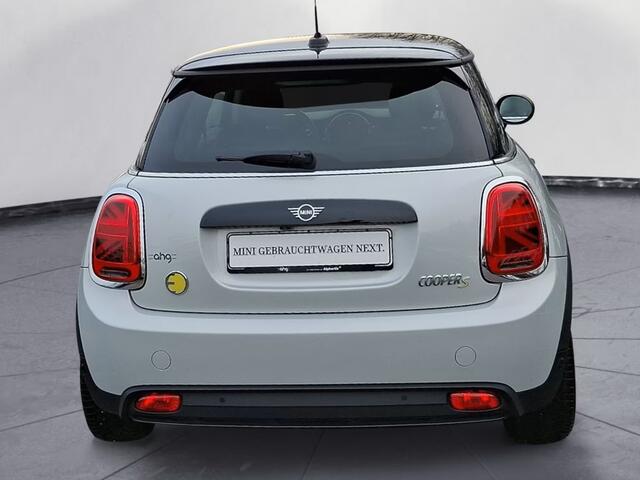 Mini Electric E COOPER SE 33 kWh ** LED, NAVI+, HALF/LEDER, PRIVACY GLAS, CAMERA ** 1e EIG - Slechts 12.280km. ** ** INFORMEER OOK NAAR ONZE AANTREKKELIJKE FINANCIAL-LEASE TARIEVEN **