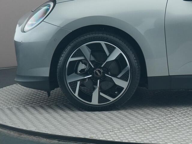 Mini Electric Cooper E Classic L 40.7 kWh SEAF Panoramadak | Getint glas | Harmen Kardon | Comfort Access |