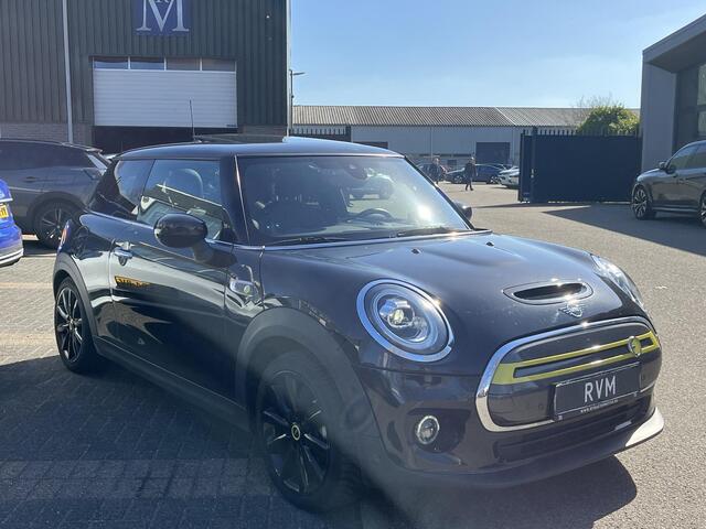Mini Electric Mini Yours 33 kWh SOH 100% | VAN ¤20.900,- NU VOOR SLECHTS ¤18.877,- Uw LENTEVOORDEEL ¤2.023,-| SUPER COMPLEET UITGEVOERD| PANO | HARMAN KARDON | STOELVERWARMING| HEAD-UP DISPLAY| ACHTERUITRIJCAMERA|