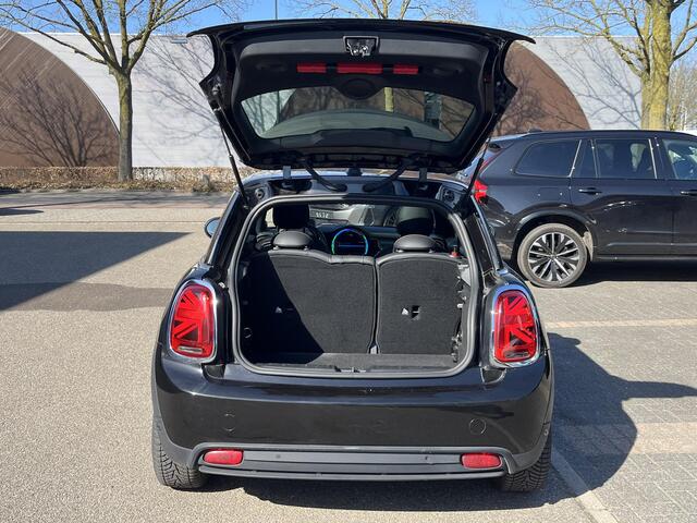 Mini Electric Mini Yours 33 kWh SOH 100% | VAN ¤20.900,- NU VOOR SLECHTS ¤18.877,- Uw LENTEVOORDEEL ¤2.023,-| SUPER COMPLEET UITGEVOERD| PANO | HARMAN KARDON | STOELVERWARMING| HEAD-UP DISPLAY| ACHTERUITRIJCAMERA|