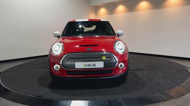 Mini Electric Mini Charged 33 kWh | achteruit rij camera | verwarmde voorstoelen | Soh (batterijcheck) Waarde 93,2 %