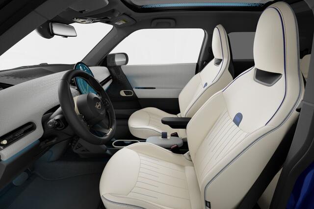 Mini Electric Cooper 3-deurs Cooper E Favoured M 40.7 kWh | 18 inch Night Flash Spoke 2-tone | Opruimingsvoordeel