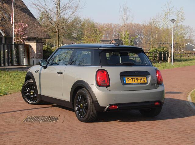Mini Electric Mini Classic 33 kWh | Apple Carplay | Cruise Control | Parkeersensoren | NL-Auto |