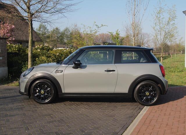 Mini Electric Mini Classic 33 kWh | Apple Carplay | Cruise Control | Parkeersensoren | NL-Auto |