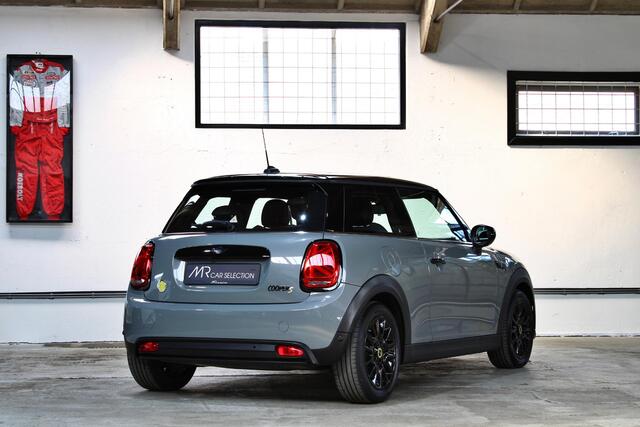 Mini Electric Mini Classic 33 kWh | Apple Carplay | Stuurwielverwarming | Camera | NL auto | 1e eigenaar | BTW | SOH 97% |