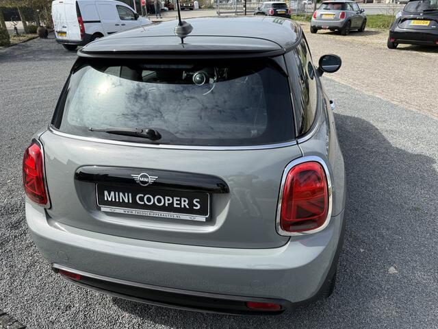 Mini Electric Mini Essential 33 kWh. Facelift !! Car play,Navi,LED