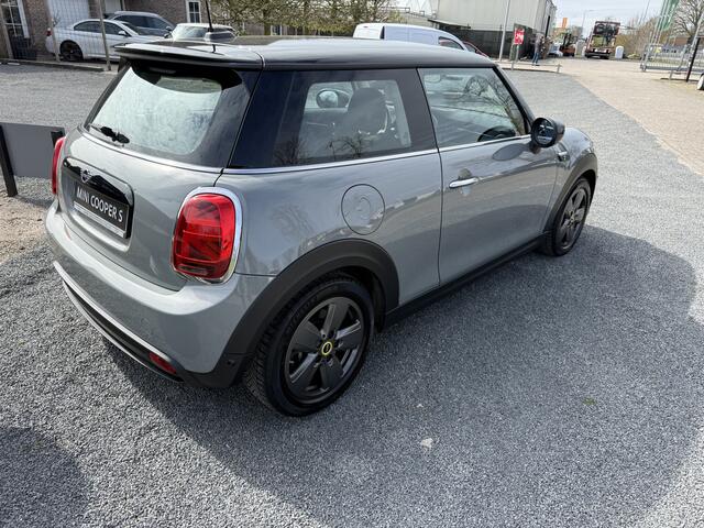 Mini Electric Mini Essential 33 kWh. Facelift !! Car play,Navi,LED