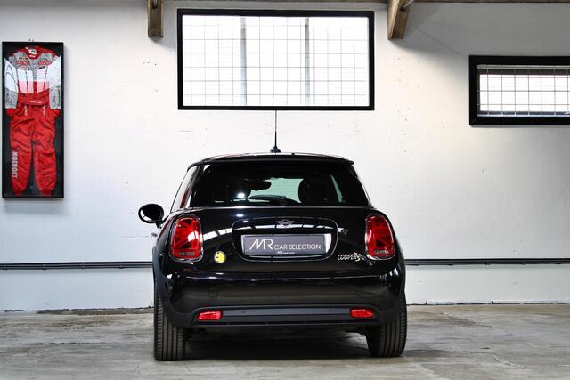 Mini Electric Mini Classic 33 kWh | Apple Carplay | Keyless | Stuurwielverwarming | NL auto | 1e eigenaar | BTW | SOH 97% |