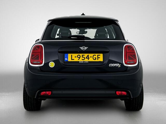 Mini Electric Cooper S MINI Yours 135KW / 33 kWh SOH 100% Comfort plus / Leder / Navigatie / Pdc+Camera / Harman Kardon / Apk 05-2027