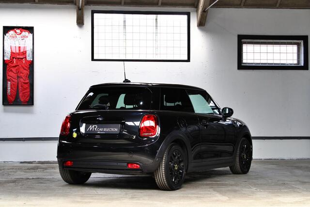 Mini Electric Mini Classic 33 kWh | Apple Carplay | Camera | Keyless | Stuurwielverwarming | NL auto | 1e eigenaar | BTW | SOH 97% |