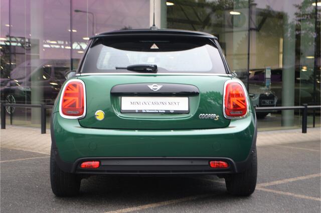 Mini Electric Classic / Sportstoelen / Cruise Control / LED / Ambiance verlichting / 16" LM Victory Spoke zwart
