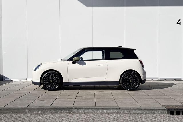 Mini Electric Cooper 3-deurs Cooper SE Paul Smith Ed. XL 54.2 kWh | Paul Smith Edition | 18 Inch Night Flash Spoke Black