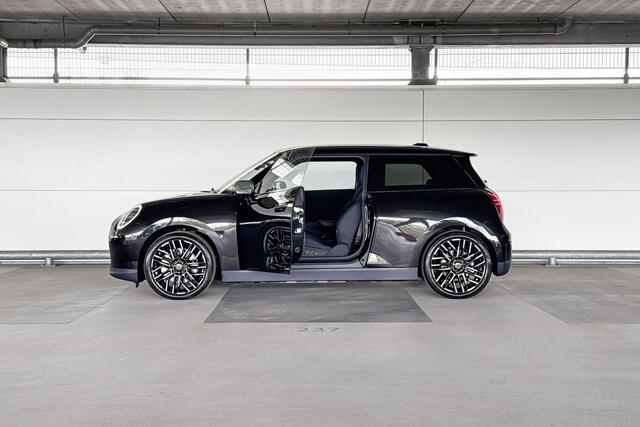 Mini Electric Cooper 3-deurs Cooper SE Paul Smith Ed. XL 54.2 kWh | Paul Smith Edition | 18 Inch Night Flash Spoke black
