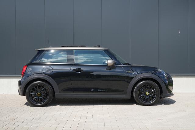 Mini Electric Mini MINI Yours 33 kWh - Pano - Stoelverwarming - Camera - Keyless - LED - H&K - Rijklaar