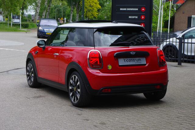 Mini Electric Mini MINI Yours 33 kWh 184 PK, Leder, Panoramadak, Navigatie, Stoelverwarming