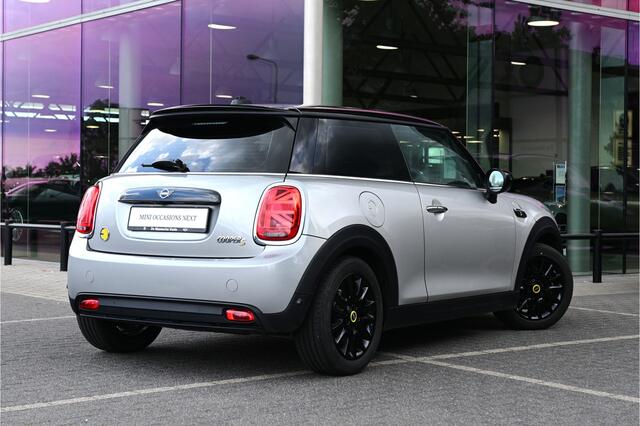 Mini Electric Hatchback / Sportstoelen / Comfort Access / Achteruitrijcamera / Stoelverwarming / 16" LM Victory Spoke zwart