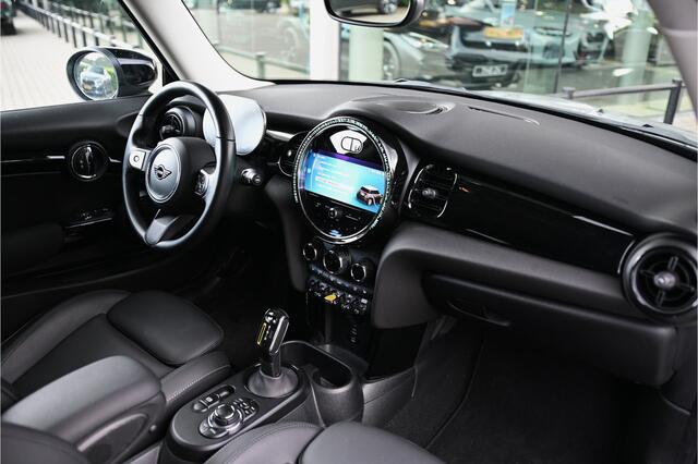 Mini Electric Hatchback / Sportstoelen / Comfort Access / Achteruitrijcamera / Stoelverwarming / 16" LM Victory Spoke zwart