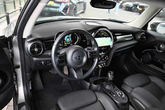 Mini Electric Hatchback / Sportstoelen / Comfort Access / Achteruitrijcamera / Stoelverwarming / 16" LM Victory Spoke zwart