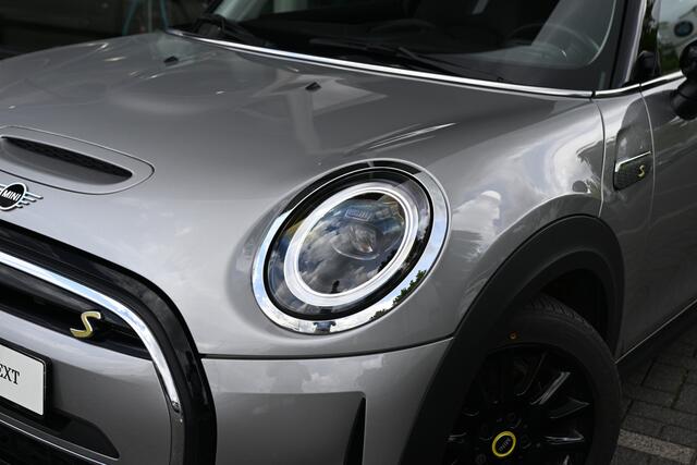 Mini Electric Hatchback / Sportstoelen / Comfort Access / Achteruitrijcamera / Stoelverwarming / 16" LM Victory Spoke zwart