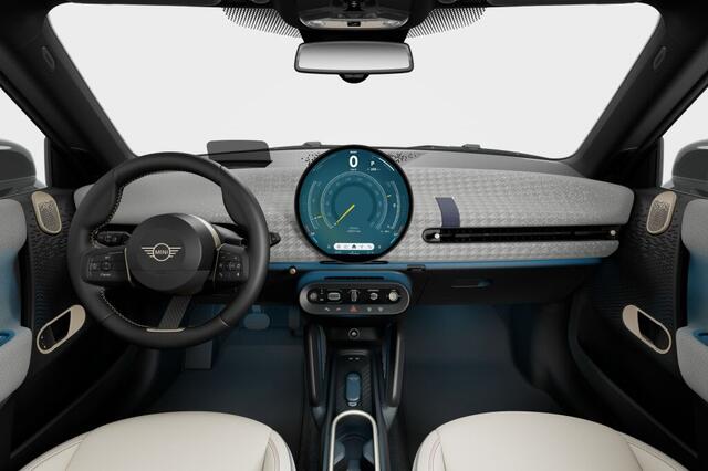 Mini Electric Cooper 3-deurs Cooper E Favoured L 40.7 kWh | 18 Inch Slide Spoke 2-tone | Opruimingsvoordeel