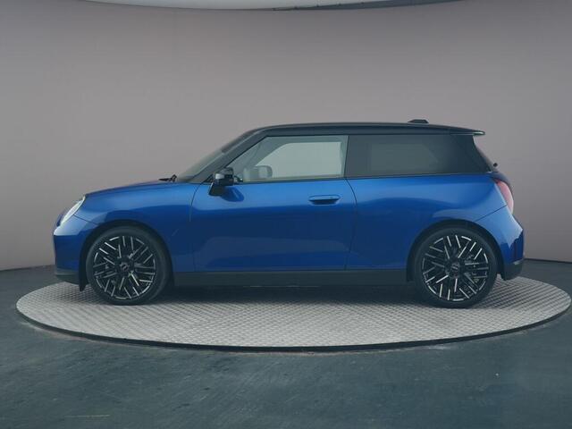 Mini Electric Cooper SE Favoured 54.2 kWh Pakket M | Panoramadak | Stoelverwarming | Head-up display |