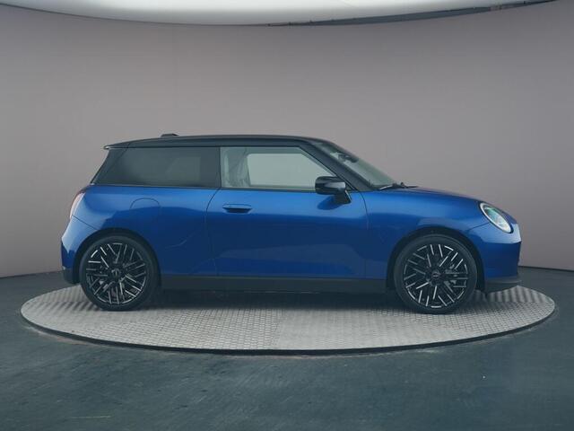 Mini Electric Cooper SE Favoured 54.2 kWh Pakket M | Panoramadak | Stoelverwarming | Head-up display |