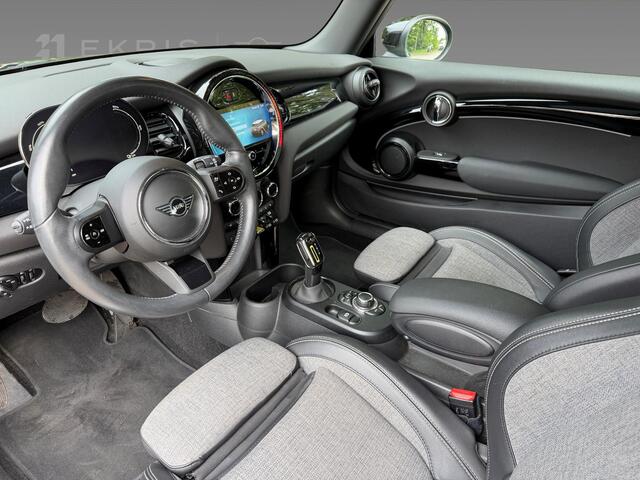 Mini Electric SE | Classic Uitvoering | Comfort Plus Pakket | Piano Black Exterior pack | Glazen panoramadak | Extra getint glas | 16" LM Victory Spoke zwart
