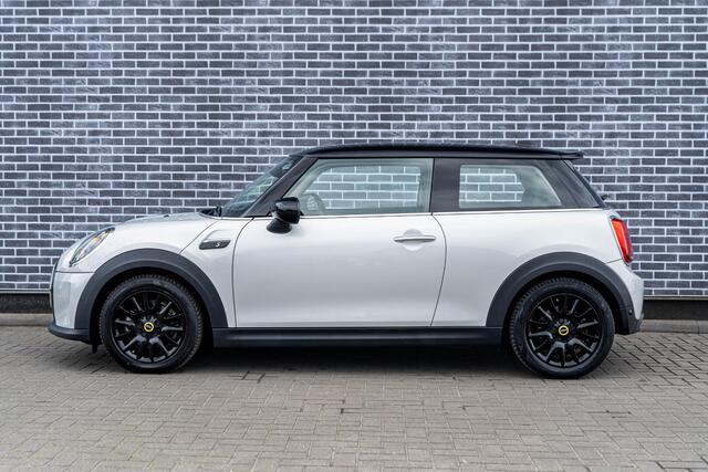 Mini Electric Business Edition 33 kWh | Two-Tone | Snelladen mogelijk | Navigatie | Parkeersensoren | Lichtmetalen Velgen 16 inch | Alarm