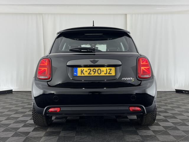 Mini Electric Yours 33 kWh [ 3-Fase ] {SOH-97%} (INCL-BTW) Aut. *HEATPUMP | PANO | LEATHER | DIGI-COCKPIT | HEAD-UP | FULL-LED | NAVI-FULLMAP | HEATED-SPORTSEATS | DAB | CRUISE | HARMAN/KARDON | CAMERA | KEYLESS | AMBIENTLIGHT | 17"ALU*