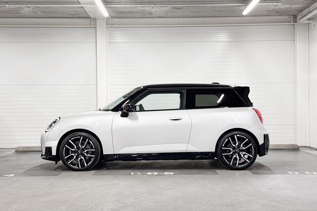 Mini Electric Cooper 3-deurs Cooper SE | John Cooper Works uitvoering | Pakket M | 18" JCW Lap Spoke 2-tone