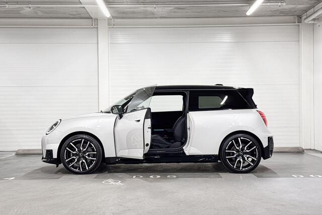 Mini Electric Cooper 3-deurs Cooper SE | John Cooper Works uitvoering | Pakket M | 18" JCW Lap Spoke 2-tone