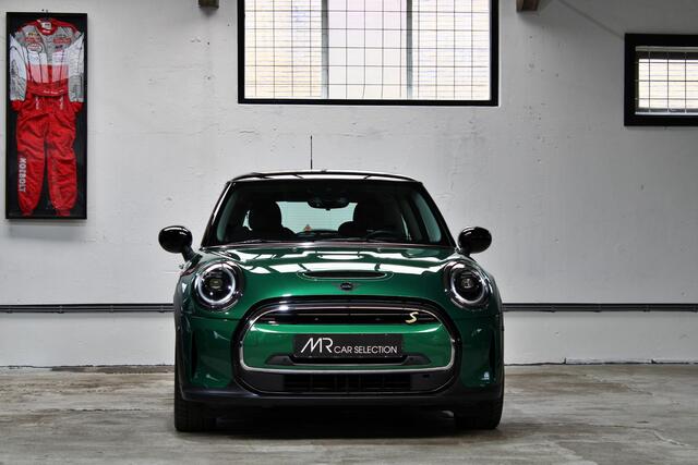 Mini Electric Classic 33 kWh | Adapt. Cruisecontrol | Verwarmd stuur | Camera | Apple Carplay | 17 inch | NL auto | Volledige historie | BTW |
