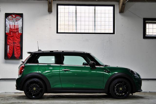 Mini Electric Classic 33 kWh | Adapt. Cruisecontrol | Verwarmd stuur | Camera | Apple Carplay | 17 inch | NL auto | Volledige historie | BTW |
